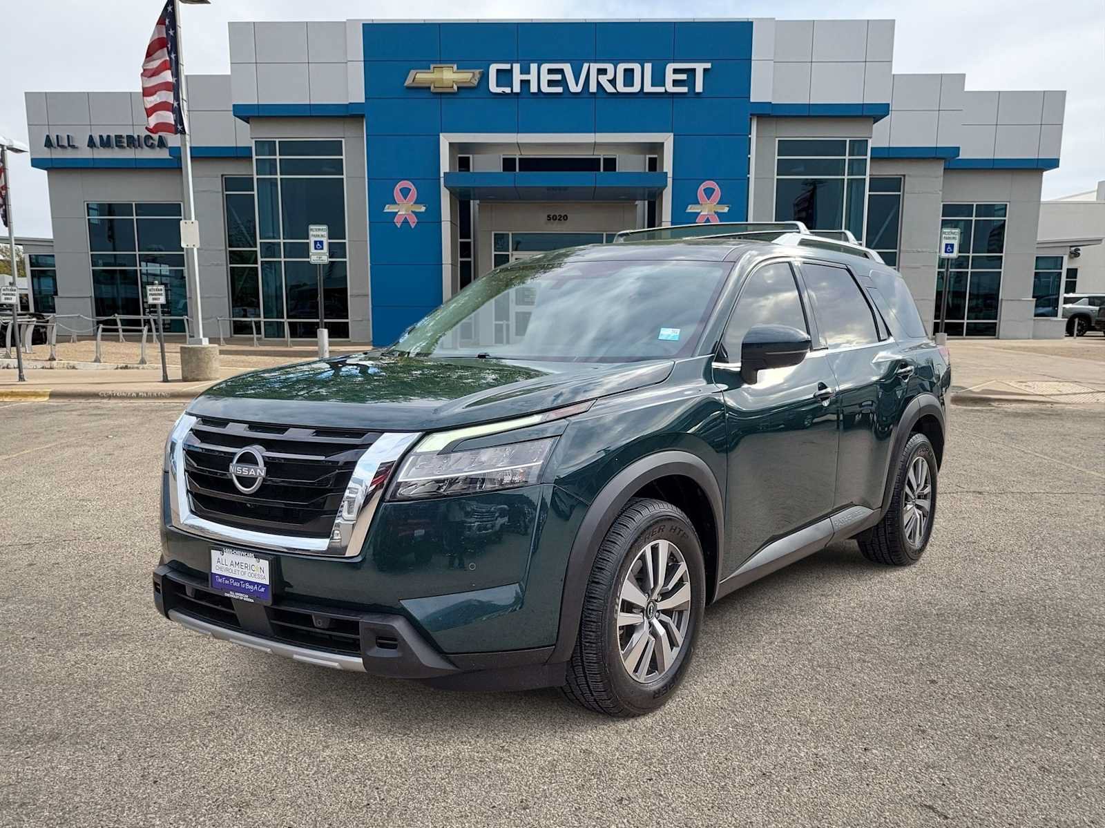 Used 2023 Nissan Pathfinder SL FWD image 1