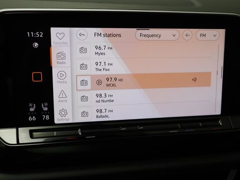 Used 2025 Volkswagen Atlas Peak Edition SE image 8