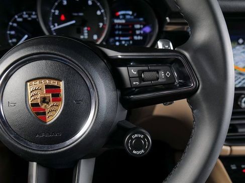 Certified 2026 Porsche Macan image 23