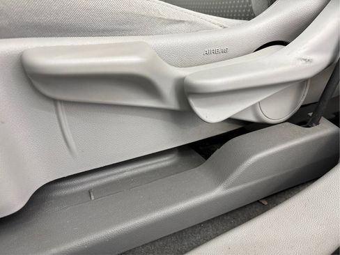 Used 2022 GMC Acadia SLE image 25