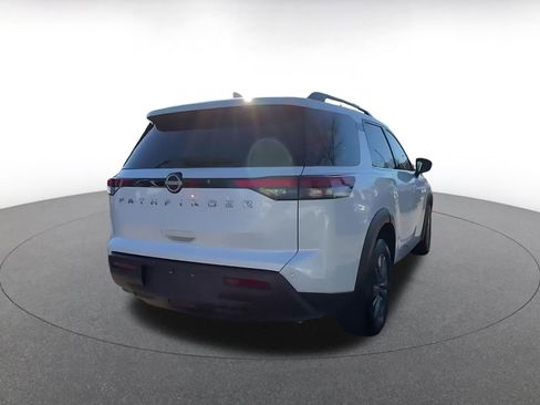 Used 2025 Nissan Pathfinder SV image 14