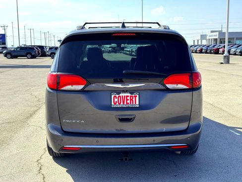 Used 2019 Chrysler Pacifica Touring-L image 7