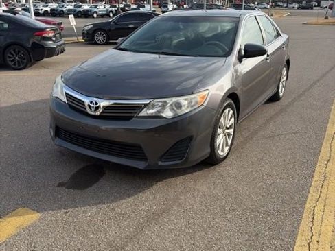 Used 2014 Toyota Camry L image 1