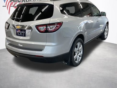 Used 2017 Chevrolet Traverse LT w/ Style and Technology Package image 3