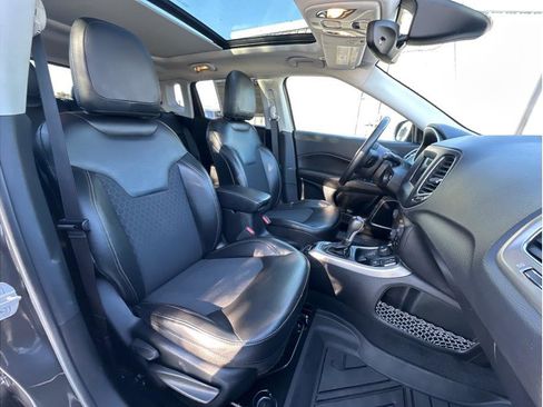 Used 2018 Jeep Compass Latitude w/ Popular Equipment Group image 4