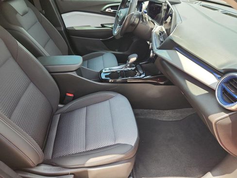 Used 2024 Chevrolet Trax LT w/ LT Convenience Package FWD image 27