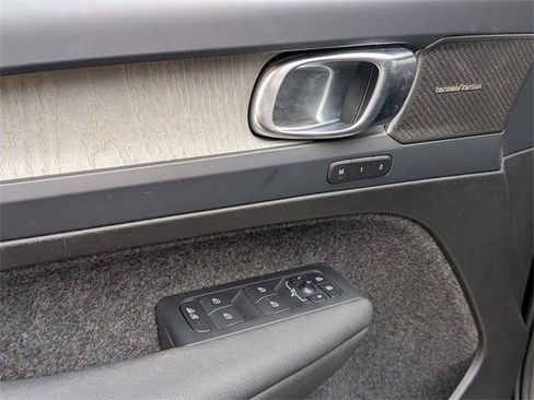 Certified 2024 Volvo XC40 B5 Ultimate w/ Climate Package image 24