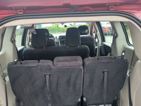 Used 2015 Dodge Grand Caravan American Value Package FWD image 19