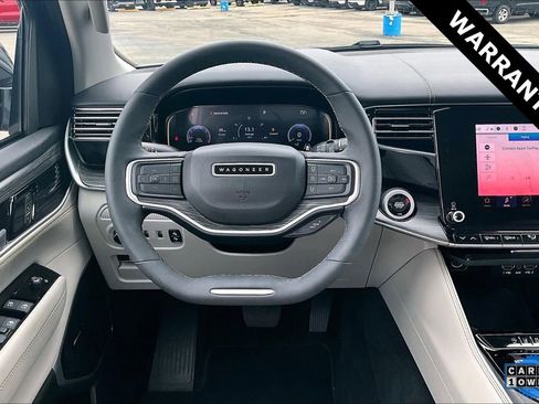 Used 2023 Jeep Wagoneer Series III w/ Preferred Equipment Group image 8