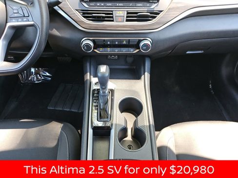 Used 2025 Nissan Altima 2.5 SV FWD image 31