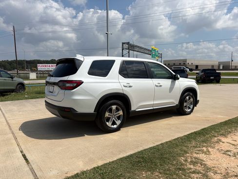 Certified 2025 Honda Pilot EX-L image 8