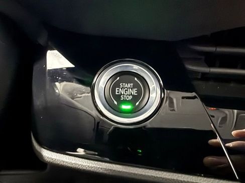 Used 2025 Buick Envision Preferred image 37