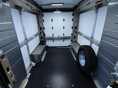 New 2025 Chevrolet Brightdrop 400 w/ Power Door Package image 22