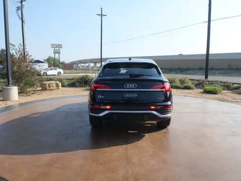 Used 2023 Audi Q5 2.0T Premium w/ Convenience Package image 3