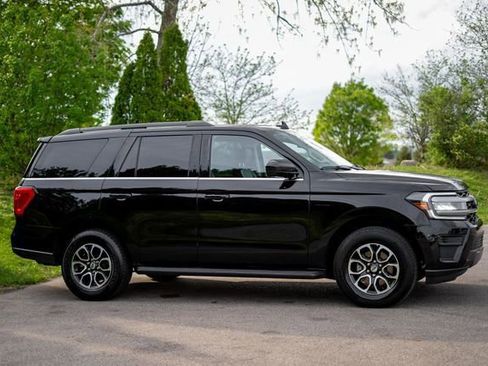 Used 2024 Ford Expedition XLT AWD/4WD image 4