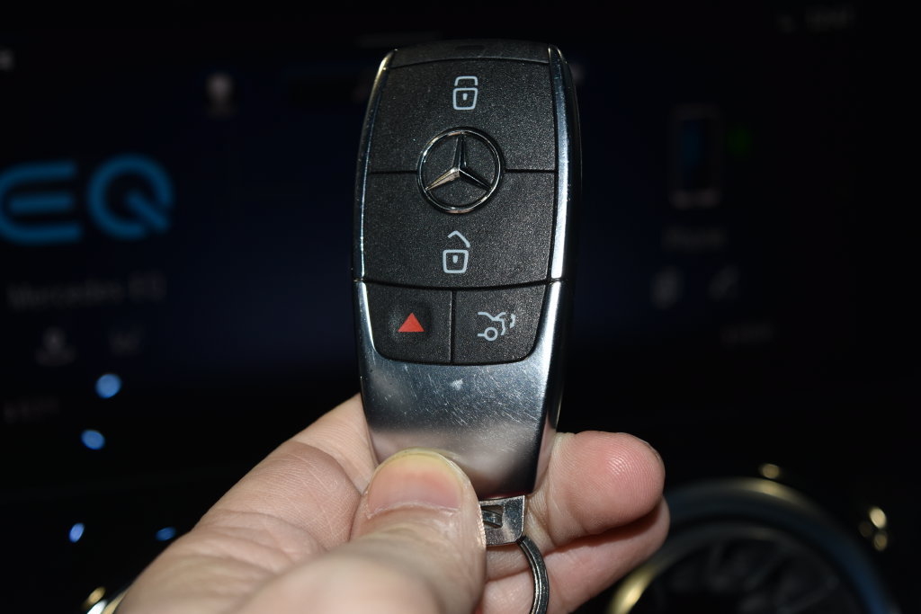 Used 2024 Mercedes-Benz EQB 300 4MATIC image 18