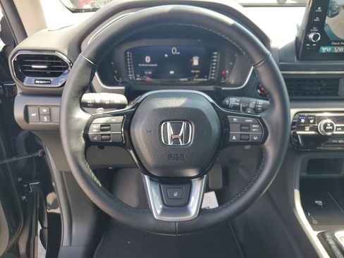 Used 2025 Honda Pilot Elite image 25