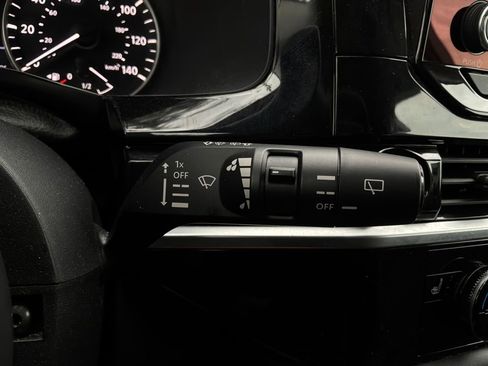 Used 2025 Nissan Pathfinder SV FWD image 37