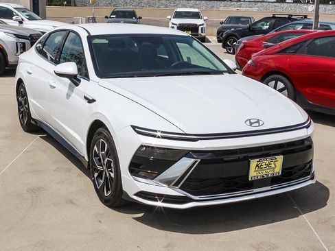 Certified 2025 Hyundai Sonata SEL FWD image 3