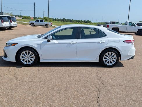 Used 2020 Toyota Camry LE FWD image 7