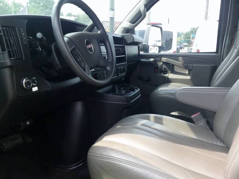 Used 2021 GMC Savana 3500 Extended w/ Power Convenience Package RWD image 6