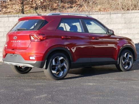 Used 2024 Hyundai Venue SEL image 7