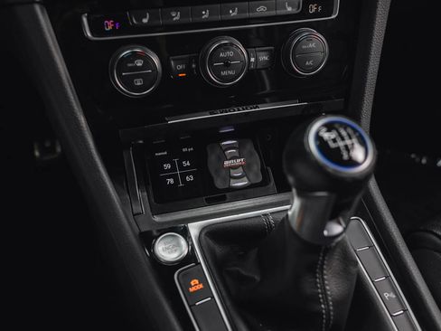 Used 2018 Volkswagen Golf R 4-Door image 57