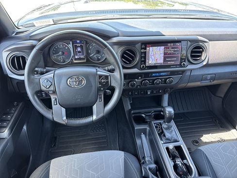 Used 2023 Toyota Tacoma TRD Off-Road w/ Technology Package AWD/4WD image 18