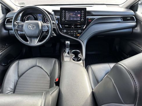 Used 2023 Toyota Camry SE image 2