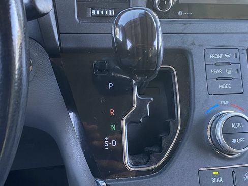 Used 2019 Toyota Sienna XLE FWD image 31