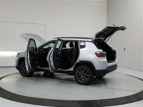 New 2026 Jeep Compass Latitude image 13