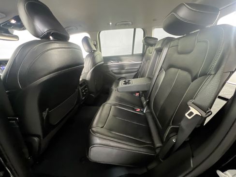 Used 2023 Jeep Grand Cherokee Limited w/ Black Appearance Package AWD/4WD image 24