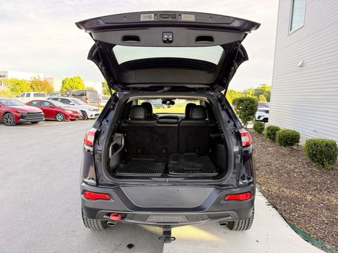 Used 2016 Jeep Cherokee Trailhawk AWD/4WD image 39