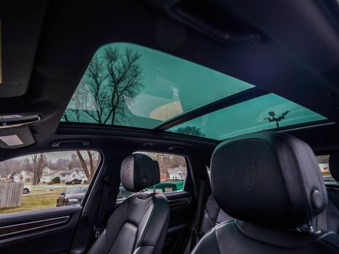 Used 2019 Porsche Cayenne AWD/4WD image 14