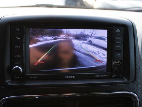 Used 2018 Dodge Grand Caravan GT image 32