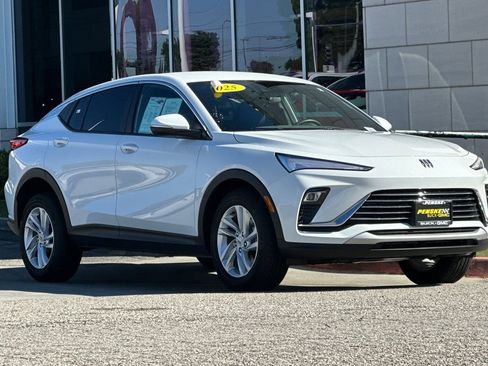 Used 2025 Buick Envista Preferred w/ Convenience I Package image 2