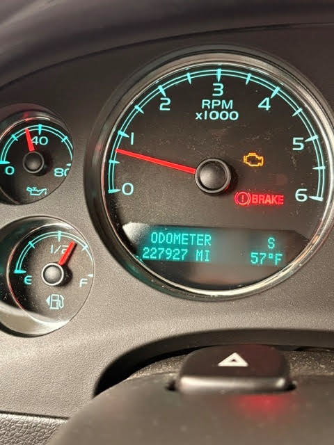 Used 2011 GMC Yukon XL SLT AWD/4WD image 2