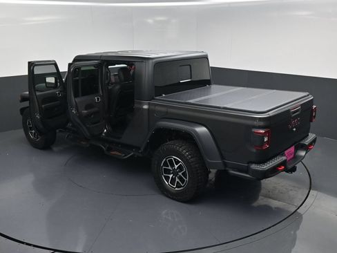 Used 2024 Jeep Gladiator Rubicon w/ Convenience Group AWD/4WD image 19