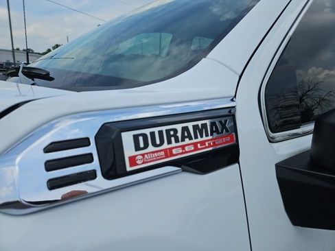 Used 2024 GMC Sierra 2500 SLT w/ SLT Premium Package AWD/4WD image 11