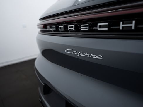 Certified 2025 Porsche Cayenne image 27