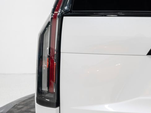 Used 2025 Cadillac Escalade V w/ LPO, ONYX Package AWD/4WD image 22