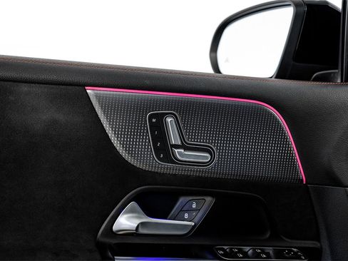 Used 2023 Mercedes-Benz EQB 300 4MATIC image 43