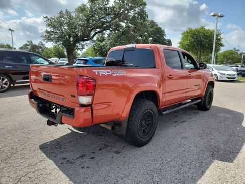 Used 2017 Toyota Tacoma TRD Sport w/ Tow Package AWD/4WD image 5