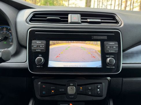 Used 2018 Nissan Leaf SV FWD image 4
