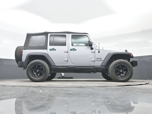 Used 2018 Jeep Wrangler Unlimited Sport S AWD/4WD image 31