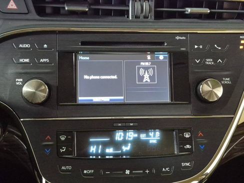 Used 2015 Toyota Avalon XLE image 18