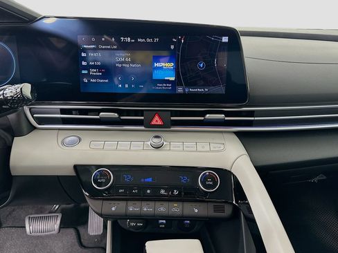 New 2025 Hyundai Elantra Limited image 11