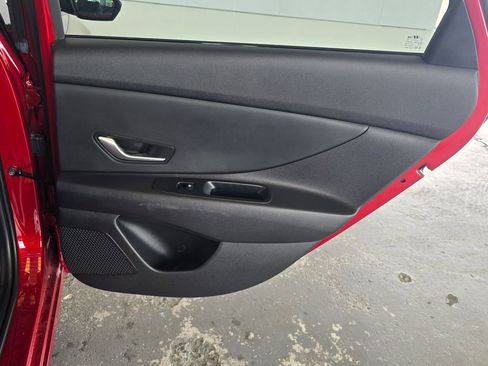 Used 2024 Hyundai Elantra SEL FWD image 12