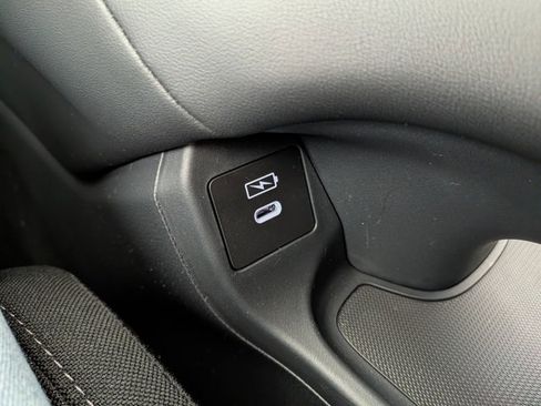 New 2026 Honda HR-V LX image 8