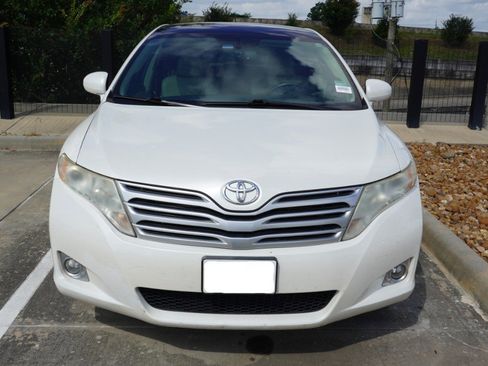 Used 2011 Toyota Venza w/ Premium Pkg #2 FWD image 2
